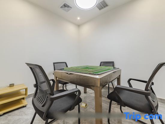 Хучжоу: Shanfeng Zhuyun · Creekside Family Hiking Resort (Anji Longwang Mountain Rafting)