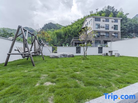 Хучжоу: Shanfeng Zhuyun · Creekside Family Hiking Resort (Anji Longwang Mountain Rafting)
