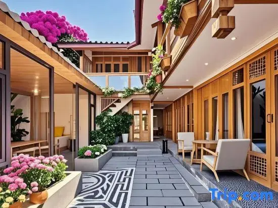 Лицзян: Sunrise_Zhaohui Senshi Secret Garden Courtyard