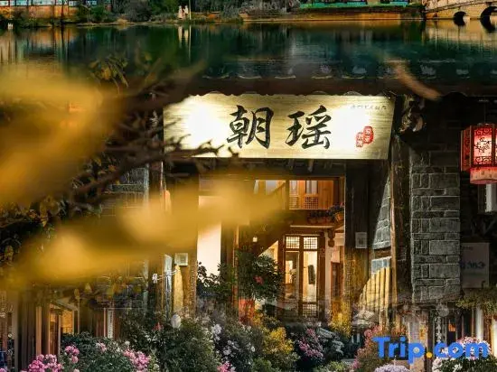 Лицзян: Sunrise_Zhaohui Senshi Secret Garden Courtyard