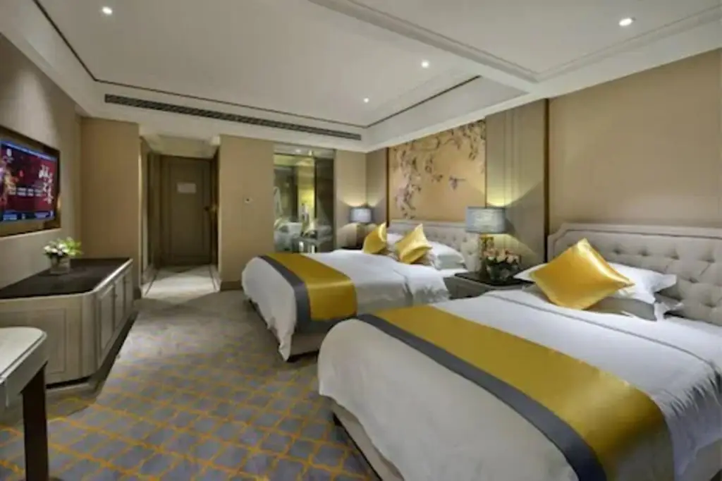 Чэнду: Bvstin Hongnan Hotel (Chengdu Hongpailou Metro Station)