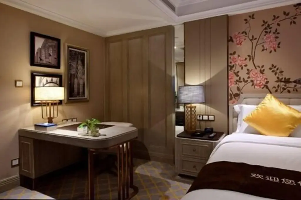 Чэнду: Bvstin Hongnan Hotel (Chengdu Hongpailou Metro Station)