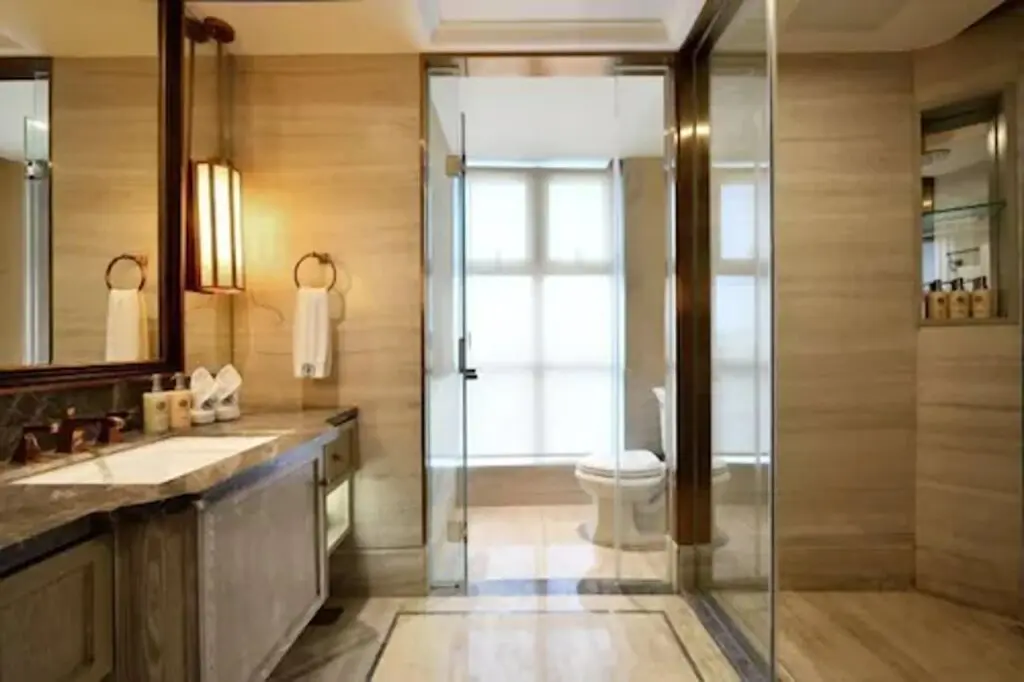 Чэнду: Bvstin Hongnan Hotel (Chengdu Hongpailou Metro Station)