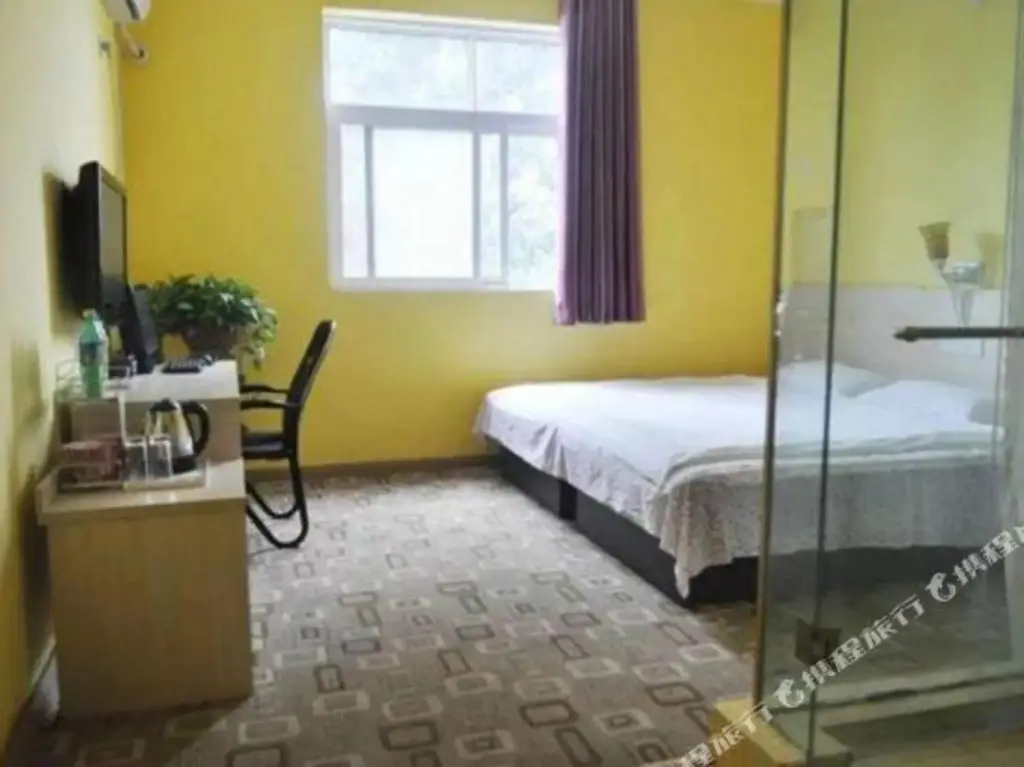 Чунцин: Chongqing Qinwen 168 Business Hotel
