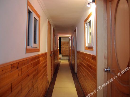 Циндао: Yuelaijia Hostel