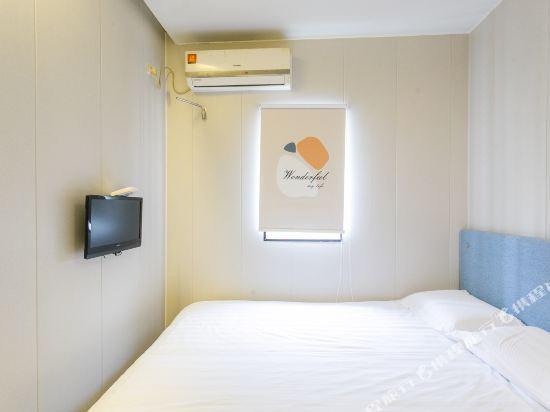 Шаоксинг: Yibai Liangpin Hotel (Shaoxing Keqiao Wanda Plaza)