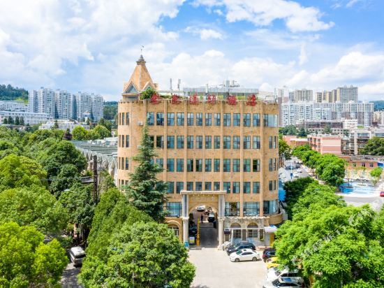 Куньмин: Jin Se Lian Hua Holiday Hotel