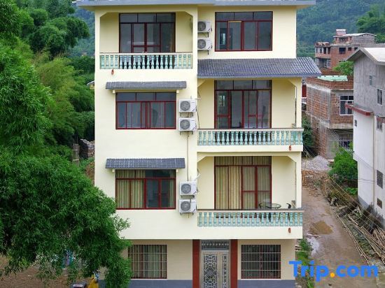 Яншо: Yangshuo Yuanyuan Hotel (20 yuan Xianggongshan Scenic Area)