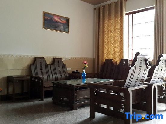 Яншо: Yangshuo Yuanyuan Hotel (20 yuan Xianggongshan Scenic Area)