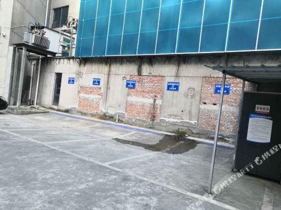 Яань: Asbestos Qi'an Hotel