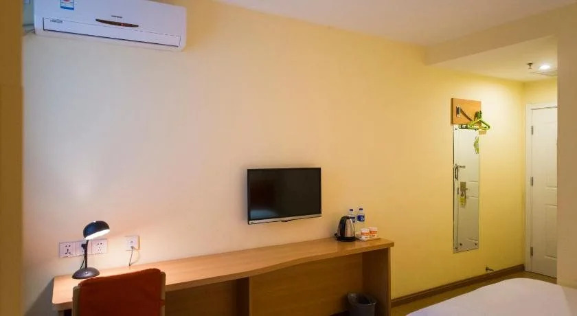 Шицзячжуан: Home Inn Shijiazhuang North Railway Station West Heping Road Taihua Street