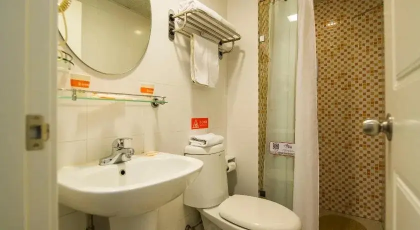 Шицзячжуан: Home Inn Shijiazhuang North Railway Station West Heping Road Taihua Street