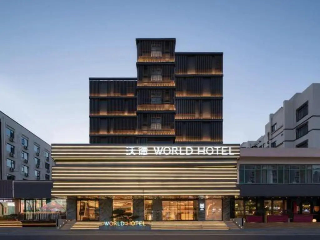 world Hotel — фото 1