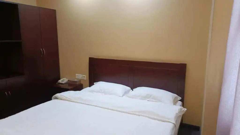 Уси: Huading Business Hotel