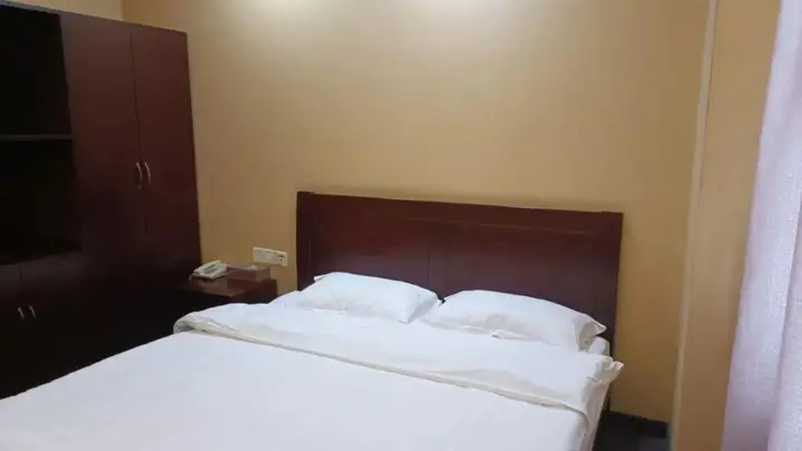 Уси: Huading Business Hotel