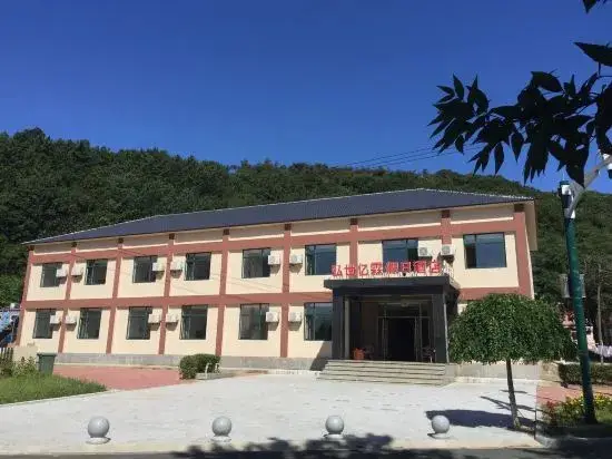 Даньдун: Dalu Island Hongshi Yilin Holiday Hotel