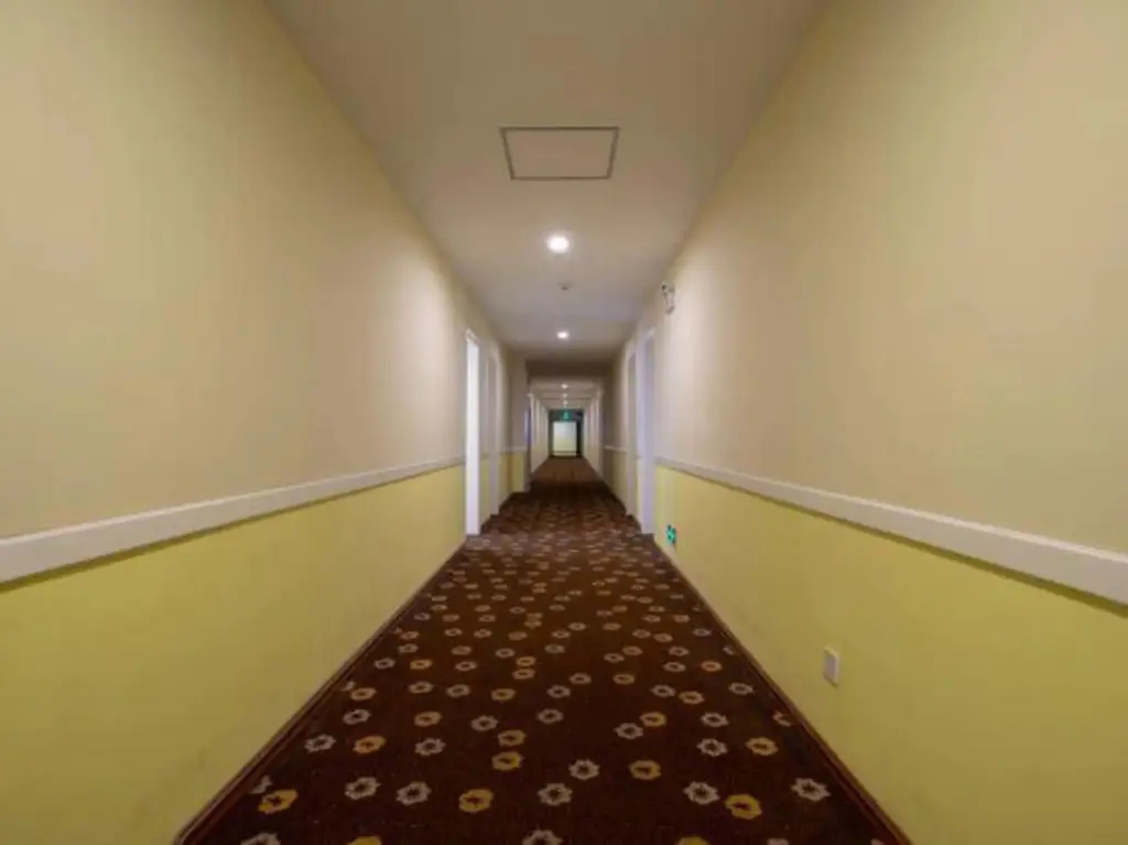 Яньтай: Ease Hotel