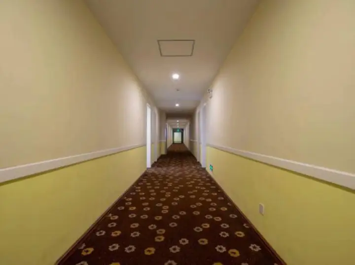 Яньтай: Ease Hotel