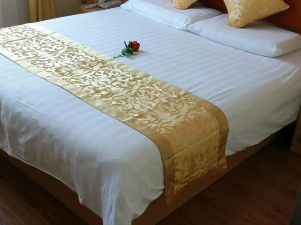 Яньтай: Ease Hotel
