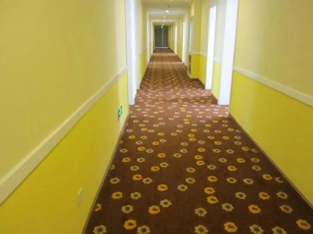 Яньтай: Ease Hotel