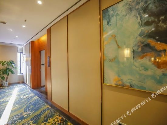 Rujia Huayi Selected Hotel (Qingdao Jimo Ancient City Baolong Square Store) — фото 1