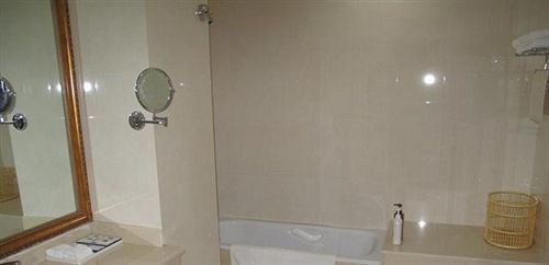Хецзе: Heze Heping Hotel