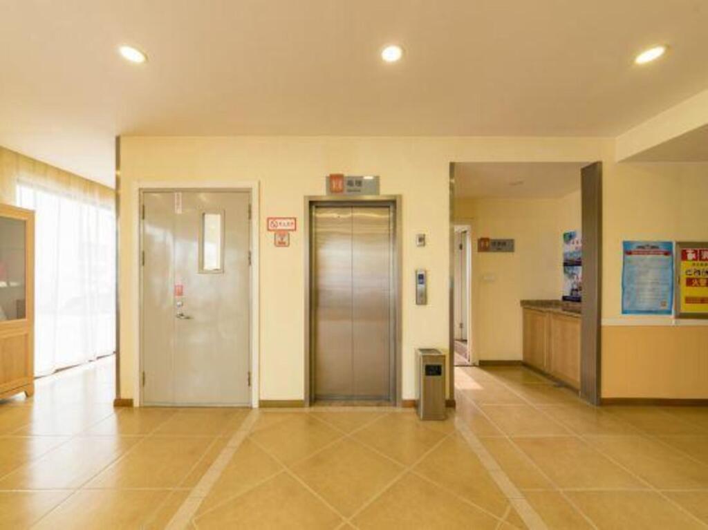 Цзинань: Rujia Hotel (Shandong International Convention and Exhibition Center Jiqi Road Kuangshan)