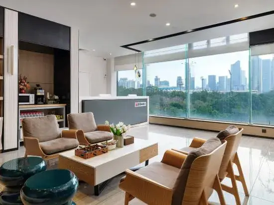 Гуанчжоу: Locals Hotel (Guangzhou Sports Center Linhexi Metro Station)