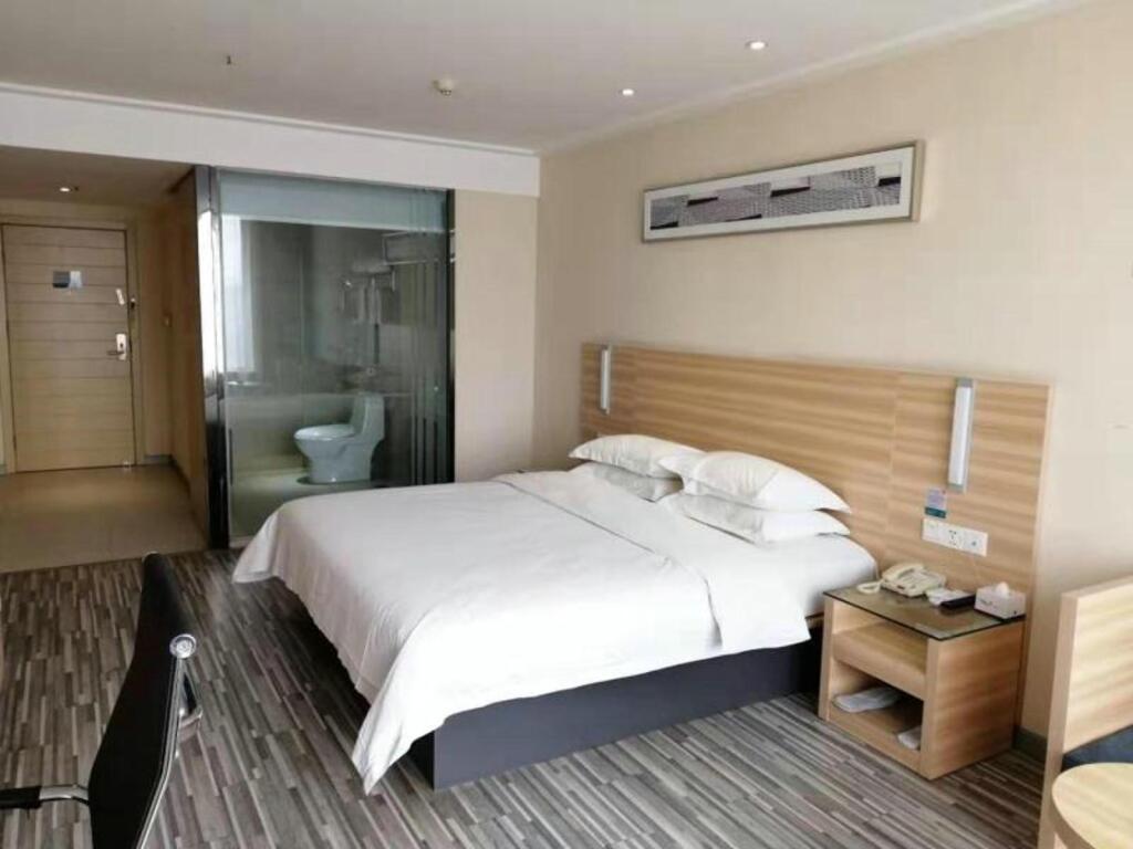 Лохэ: Elan Inn Luohe Changjian East Bund