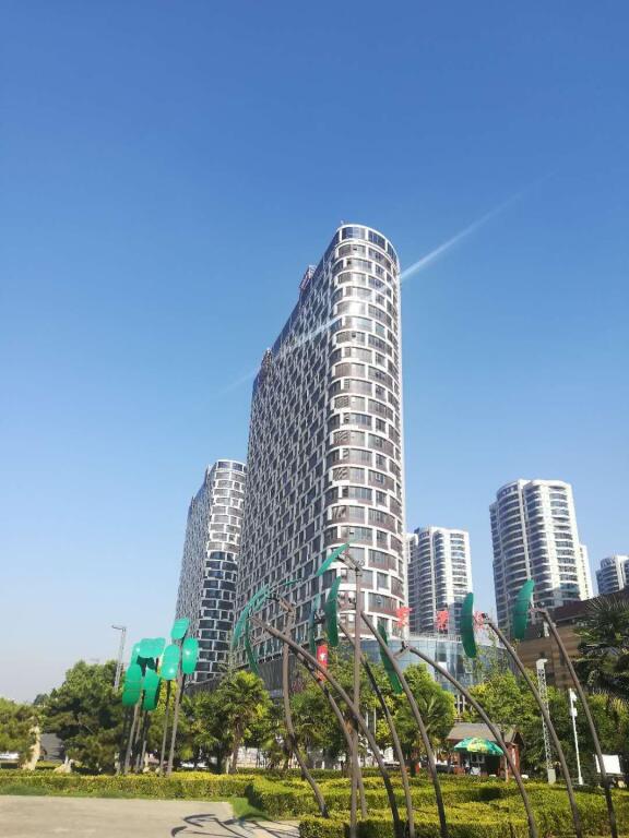 Лохэ: Elan Inn Luohe Changjian East Bund
