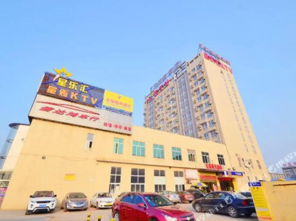 Changfu Business Hotel（Wuhan Canglong Island East Street Metro Station） — фото 1