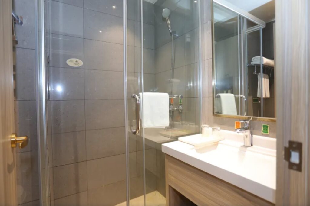 Чэнду: Vienna Hotel (Chengdu Chunxi Road Lijiatuo Metro Station)