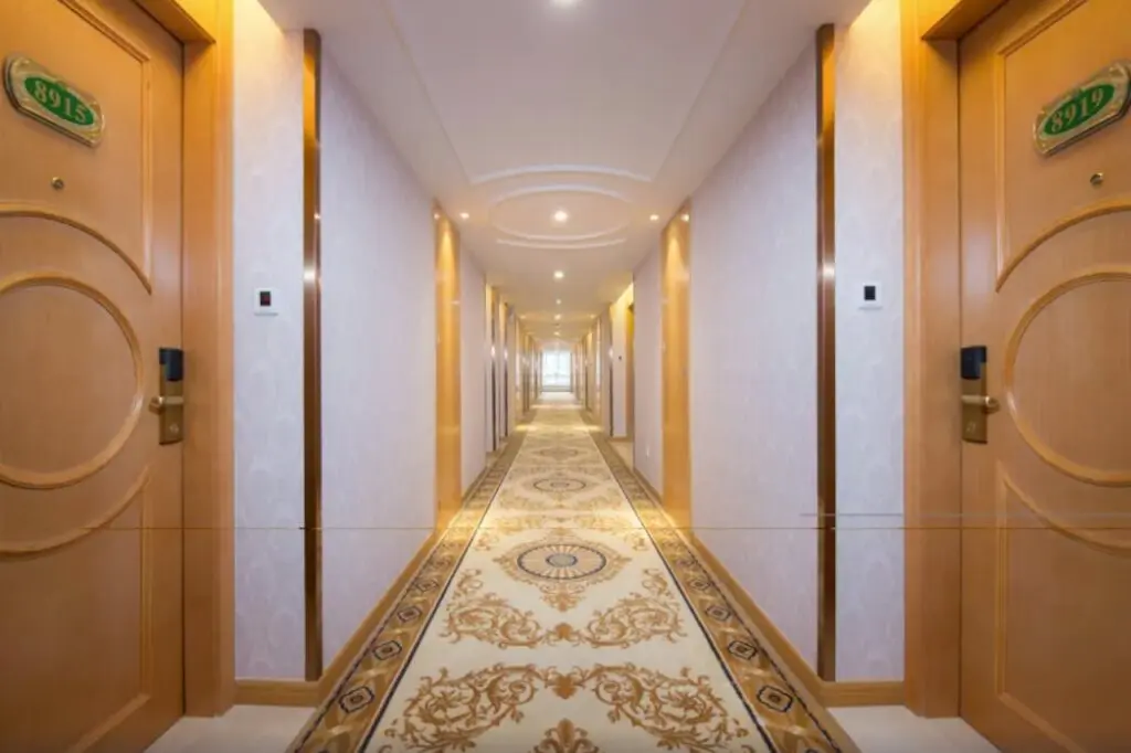 Чэнду: Vienna Hotel (Chengdu Chunxi Road Lijiatuo Metro Station)