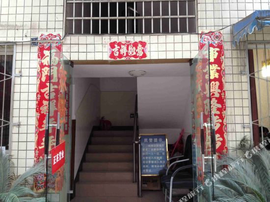 Чэнду: U2Hotel Luxury Hotel (Chengdu University First Store)