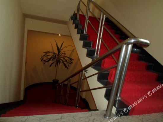 Далянь: Junyi Chain Hotel (Dalian Jinzhou Ansheng Shopping Plaza)