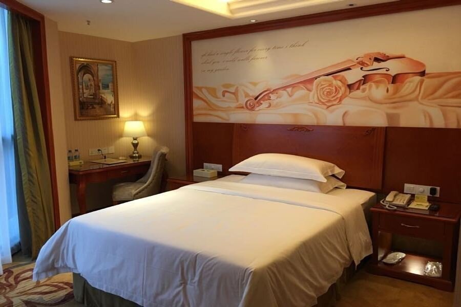Фошань: Vienna International Hotel Foshan Qiandenghu