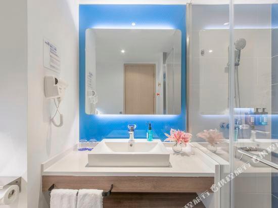 Шанхай: Holiday Inn Shanghai Gubei