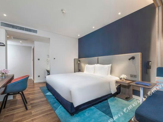 Шанхай: Holiday Inn Shanghai Gubei