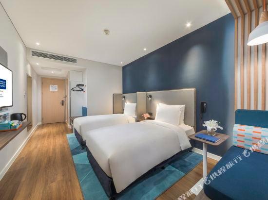Шанхай: Holiday Inn Shanghai Gubei