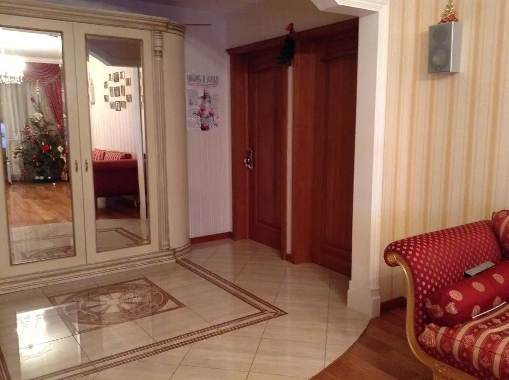 Москва: Apartment on Snezhnaya 17