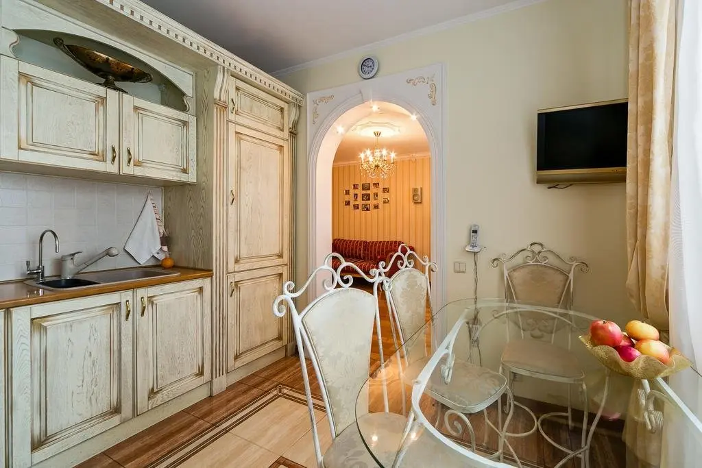 Москва: Apartment on Snezhnaya 17