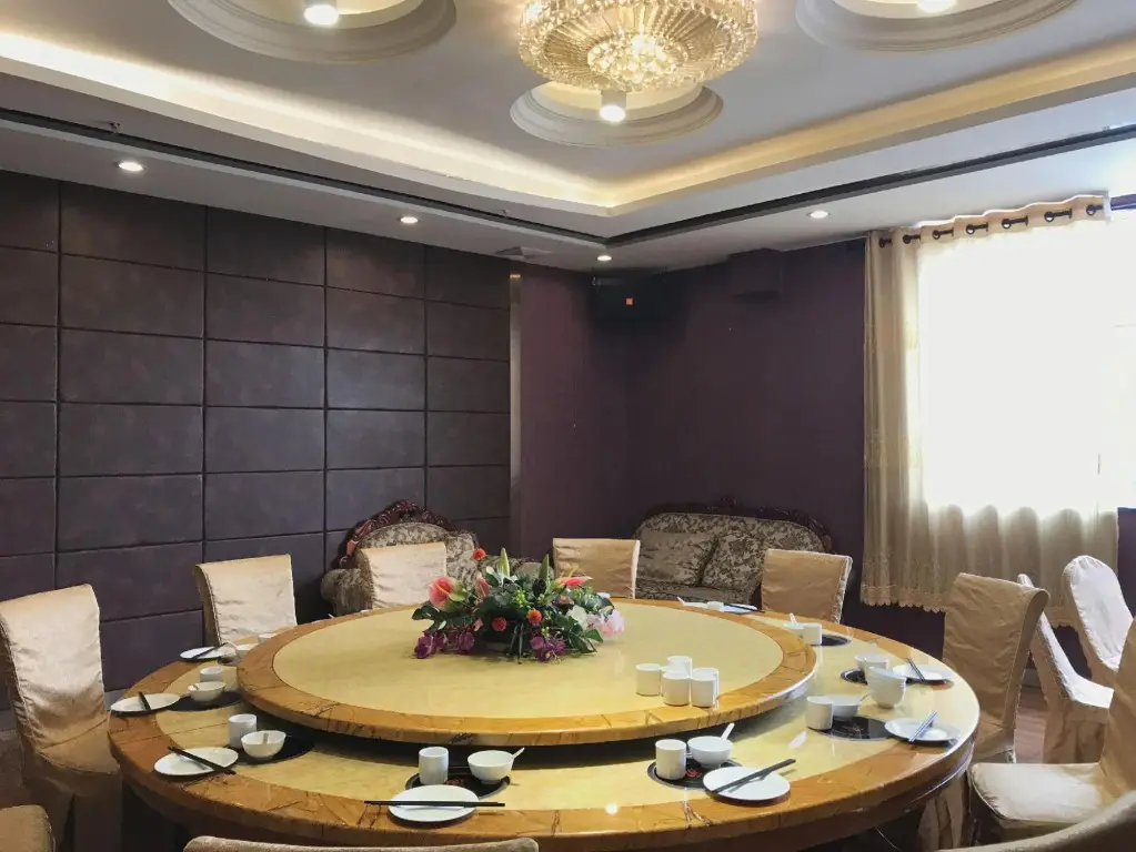 Пиндиншань: Minghao Holiday Hotel (Pingdingshan Kaiyuan Road Pedestrian Street)
