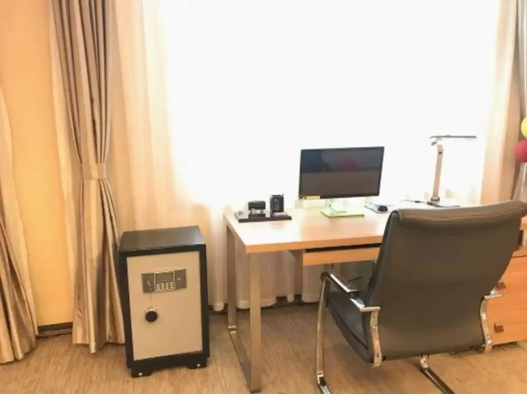 Пиндиншань: Minghao Holiday Hotel (Pingdingshan Kaiyuan Road Pedestrian Street)