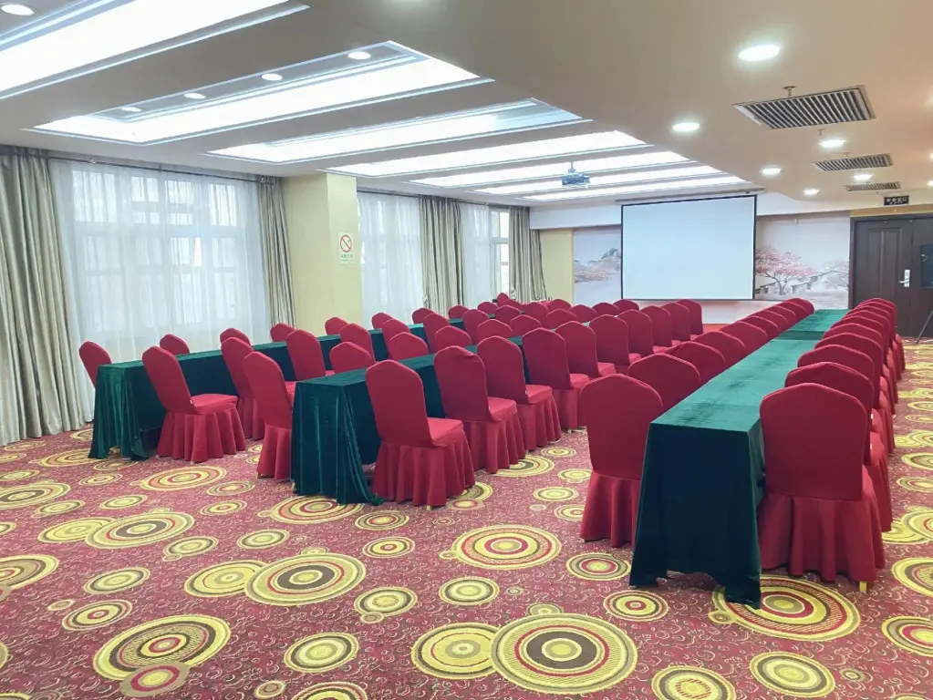 Пиндиншань: Minghao Holiday Hotel (Pingdingshan Kaiyuan Road Pedestrian Street)