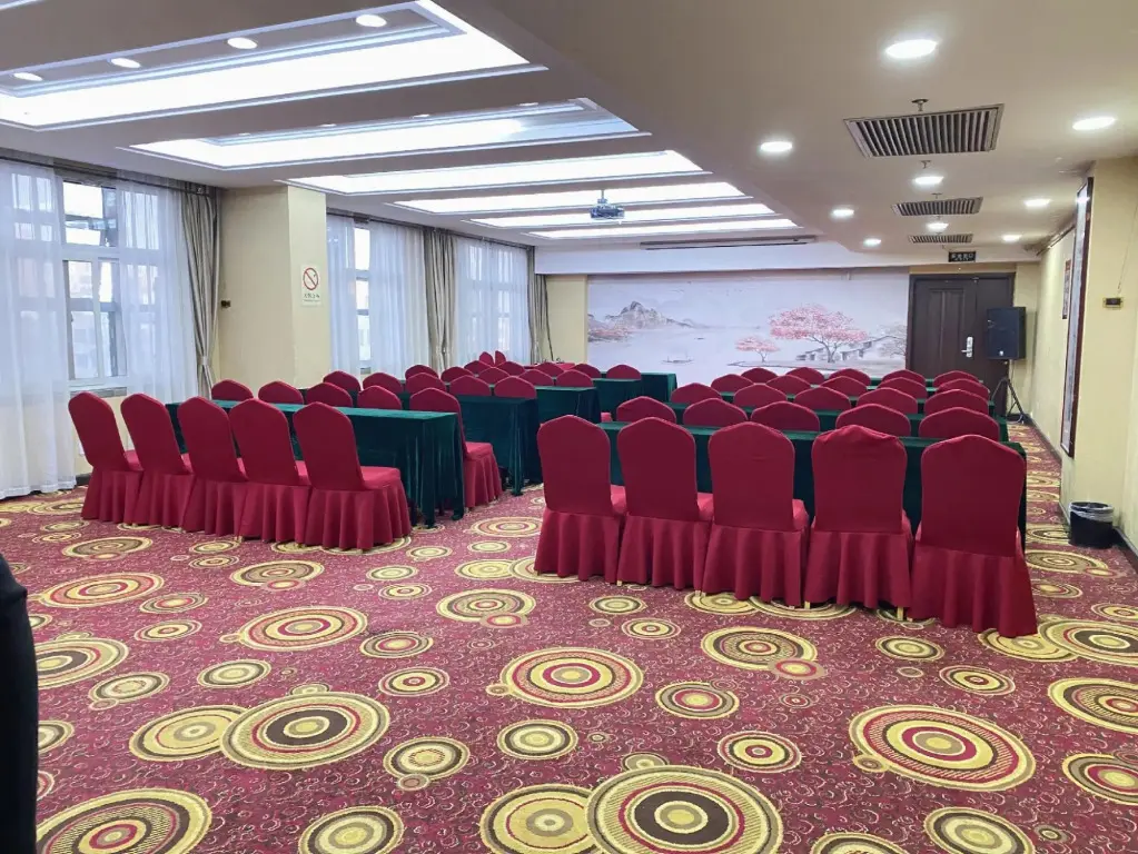 Пиндиншань: Minghao Holiday Hotel (Pingdingshan Kaiyuan Road Pedestrian Street)