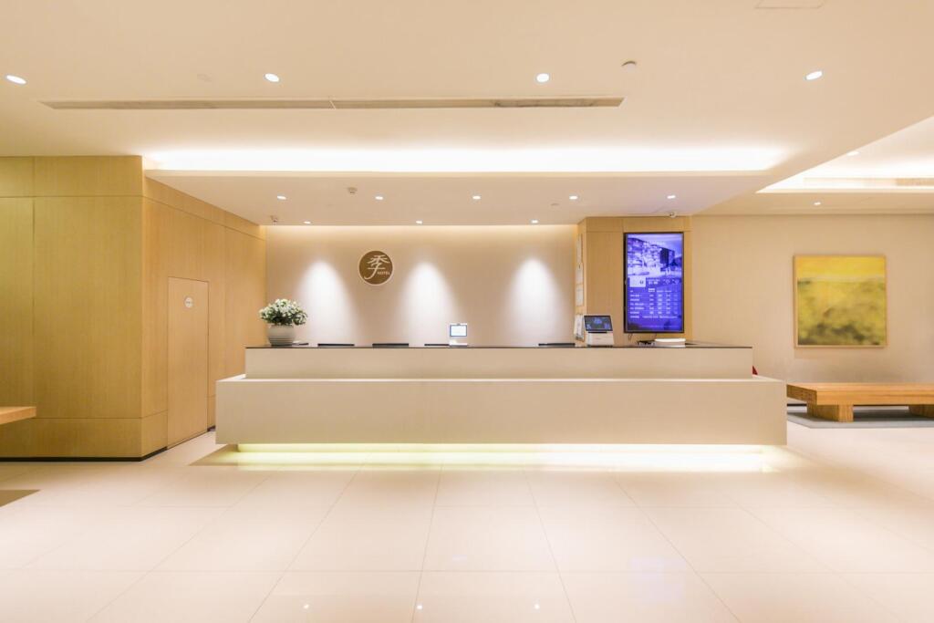Шаоксинг: Ji Hotel Xinchang Dafo Temple