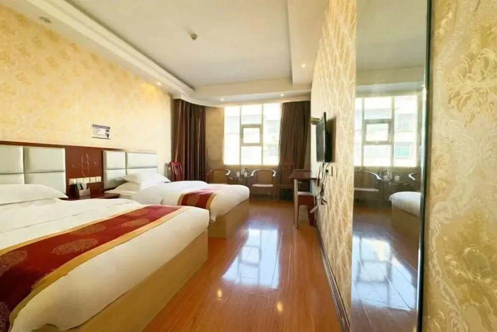 Сянси: Towo Imperial Court International Hotel (Longshan Bus Station Store)