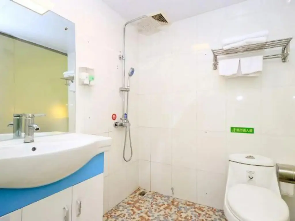 Шэньчжэнь: Shenzhen Huashang Hotel (Hongling Subway Station KKmall)
