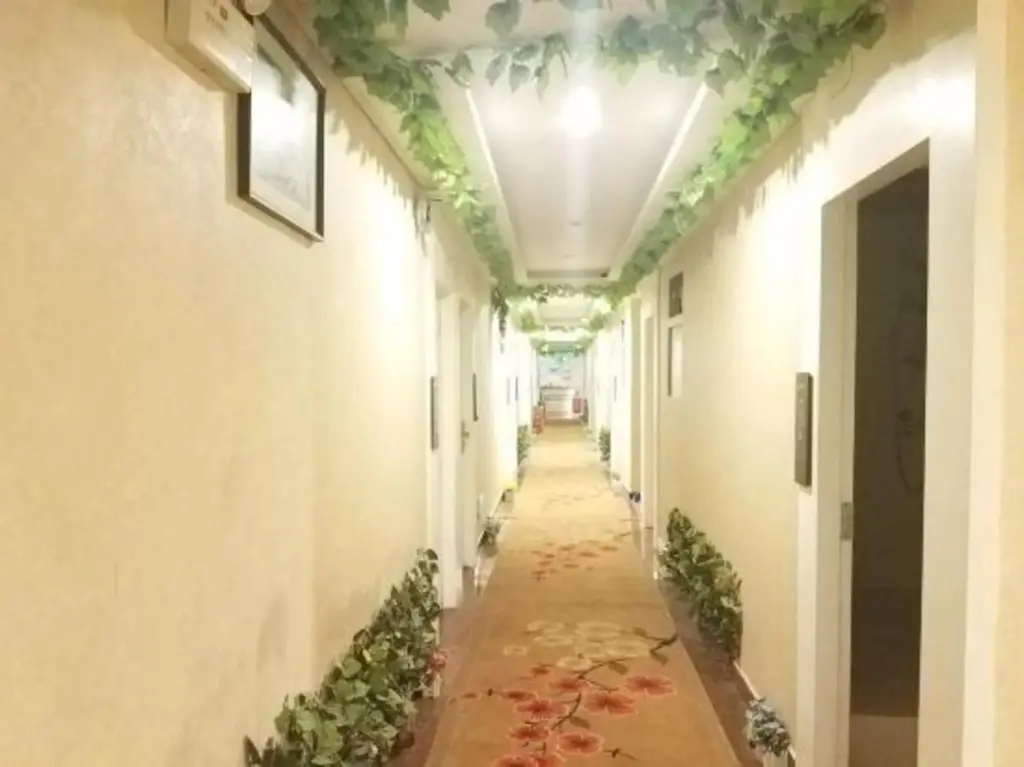 Шэньчжэнь: Shenzhen Huashang Hotel (Hongling Subway Station KKmall)