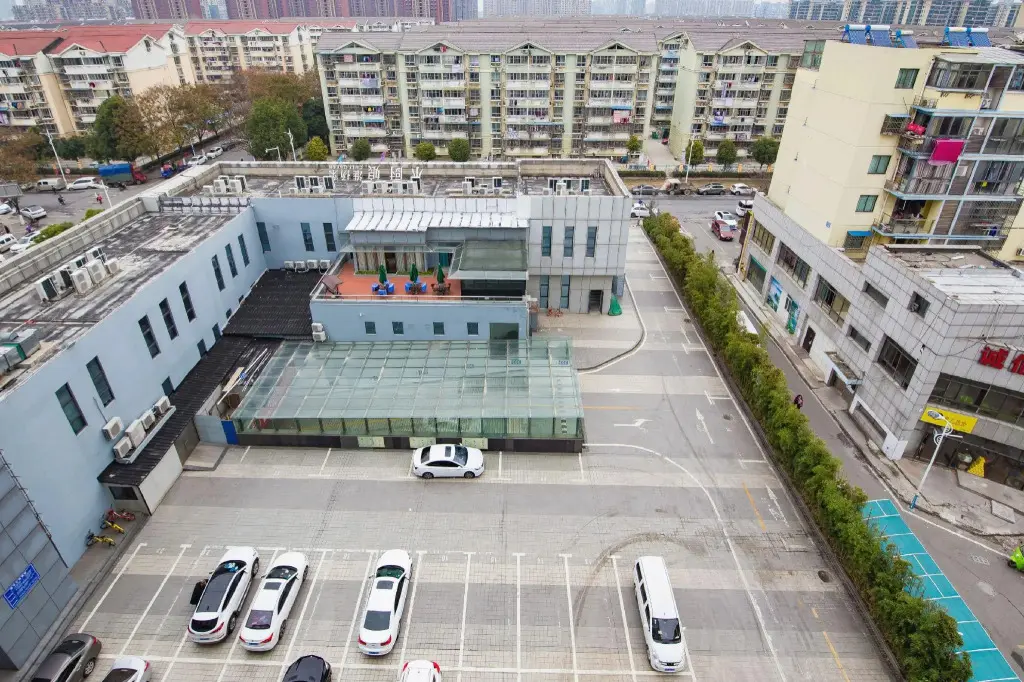 Нанкин: Metropolo Nanjing Jiangning South East University